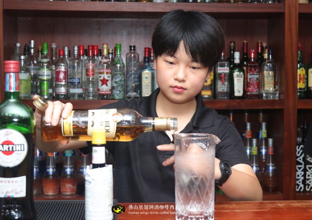 2020屆畢業(yè)生就業(yè)難？調(diào)酒師是個好選擇